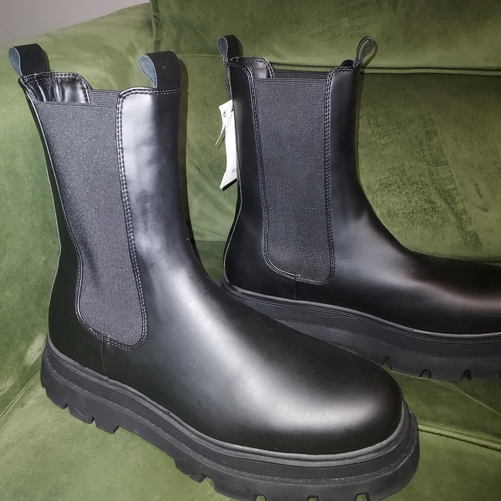 Men's black Berska lug-soled boots. They are a size 11us /44eur.